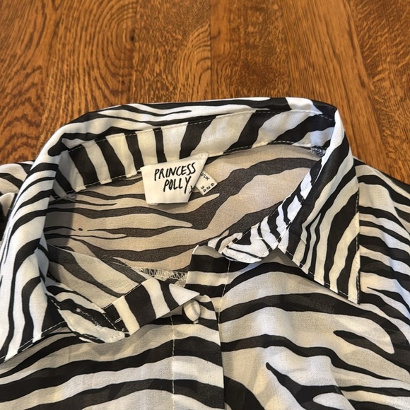 Princess Polly Women’s Zebra Print Button-Up Shirt Size 2 - Picture 3 of 7